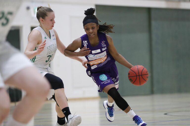 Valencia McFarland kolmannelle kaudelleen Catzissa