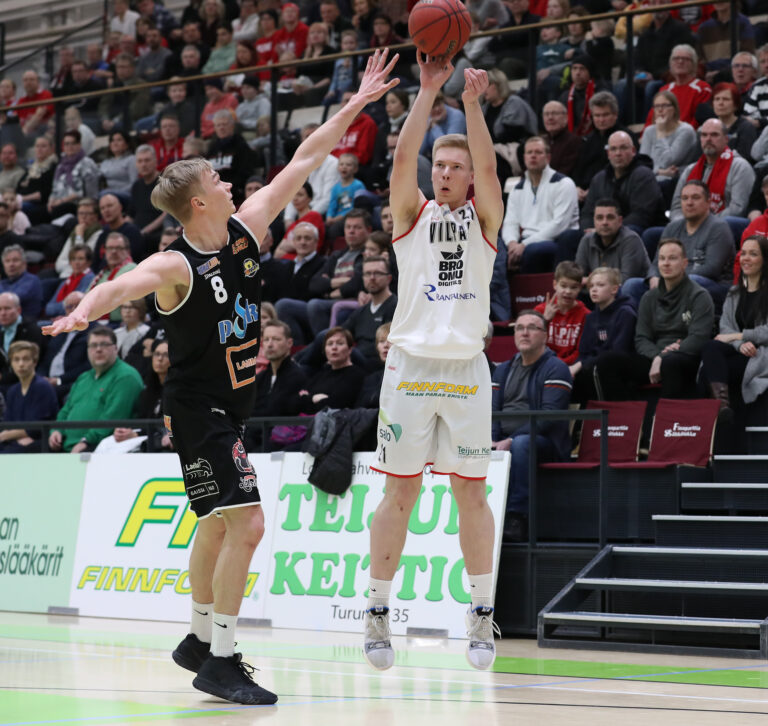 Korihait haki sarjapisteet Nokialta – Karhu Basket ja Vilpas juhlivat kotivoittoja