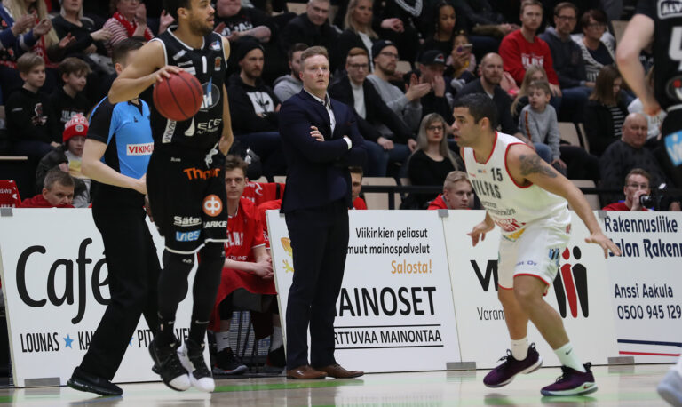 Vilpas aiheutti Karhu Basketille vuoden ensimmäisen tappion viime kauden finaalien uusinnassa