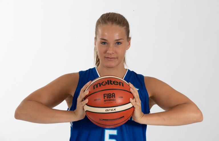 Naisten haastajamaajoukkueella takanaan ensimmäinen scrimmage Australiaa vastaan