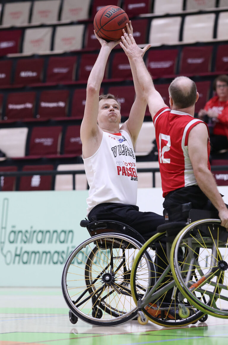 Pyörätuolikoripallon Suomen mestaruus Salon Vilppaalle