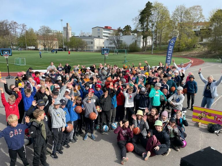 Pirkka Street Basket kokosi lapsia Munkkiniemenkentälle