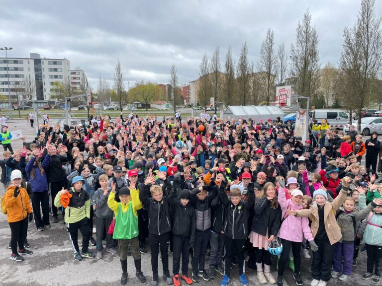 Tanssimuuveja ja katukorista – Pirkka Street Basket Kaarinassa