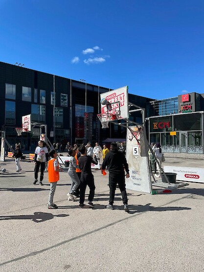 Leppävaarassa pelattiin aurinkoisessa säässä
