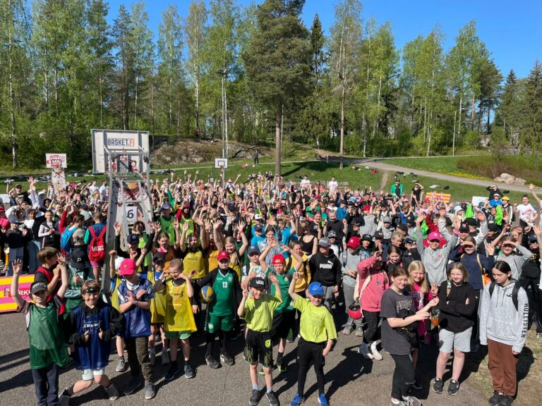 Aurinkoinen Pirkka Street Basket Kotkassa