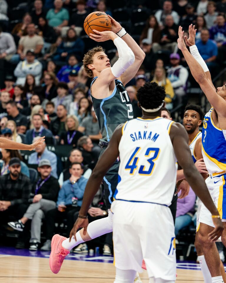 Warriors venytti Jazzin tappioputkea – Markkanen 17 pistettä, 6 levypalloa
