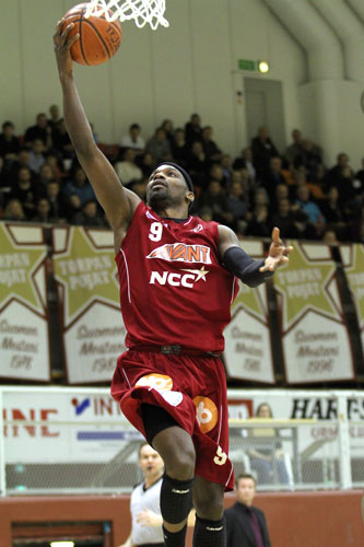 Pyrintö nousi Korihaiden ohi