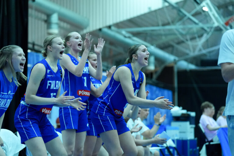Suomen 16-vuotiaat tytöt kestivät Valko-Venäjän paineen