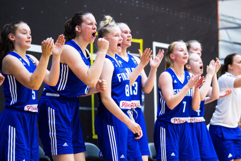 Kolme joukkueellista Sudenpentuja jatkaa puhtaalla pelillä PM-kisoissa