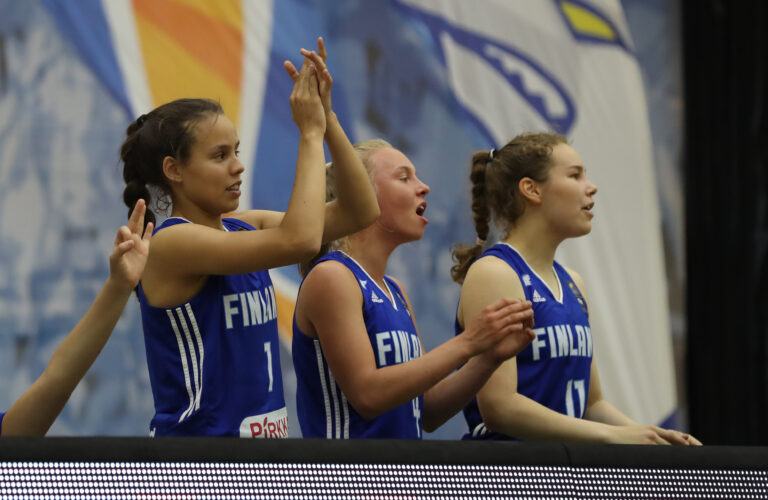 16-vuotiaat tytöt kellistivät Kreikan EM-kenraalissa, 16-vuotiailla pojille tappio EM-kisoissa