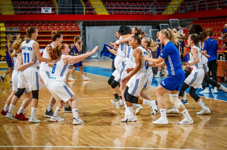 Suomen 18-vuotiaiden tyttöjen maajoukkue finaaleihin Ruotsin kustannuksella, Sudenpentujen nousu A-divisioonaan on selviö