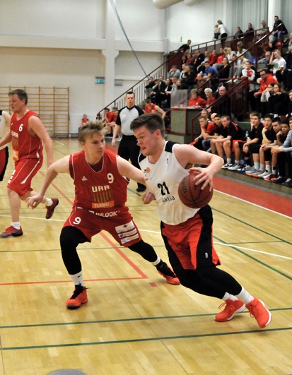PuHu Juniorit juhlii miesten Divari B:n mestaruutta