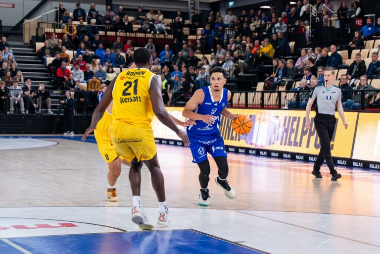 ”Aikamoinen näytös!” – Katajan Darko-Kelly ja Curry pistivät tuulemaan Nokialla