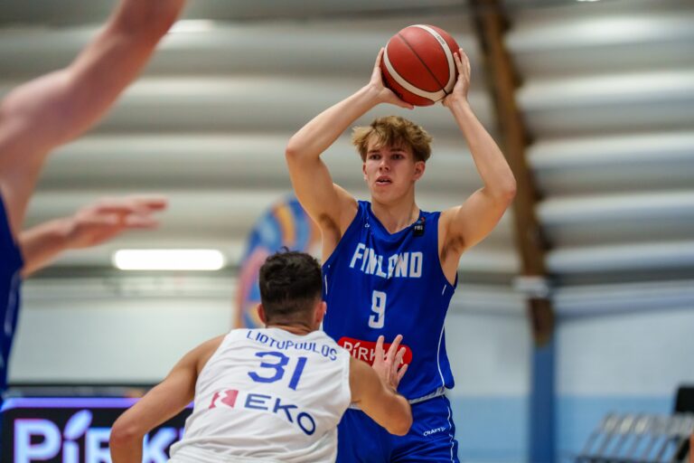 Eetu Heinonen NCAA-liigan Davidsoniin