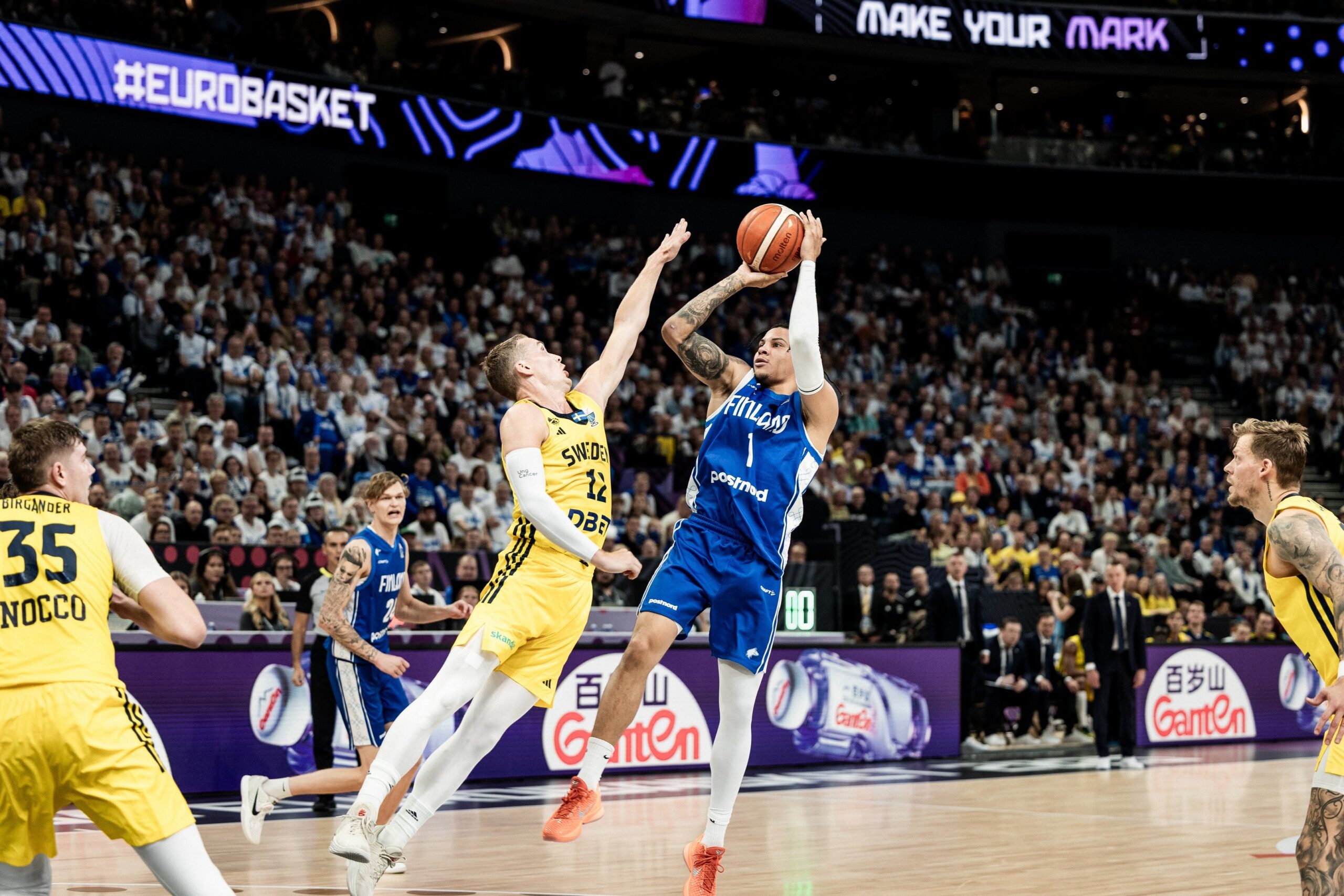 Susijengin sähikäinen Miro Little johdattaa Rising Stars -ryhmän Krakovaan. Kuva: Joonas Cavén / Susijengi.