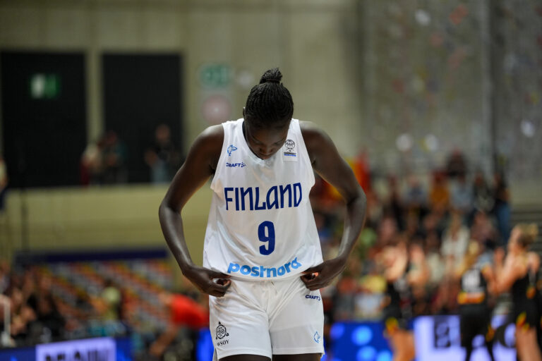 Wings voittoon Feveristä WNBA-kauden avauspelissään – Kuierilla maltilliset minuutit