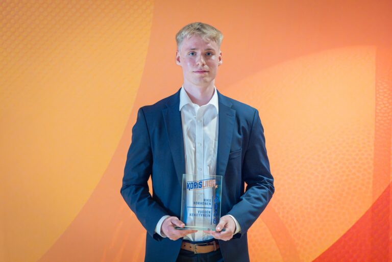 Kehittyneimpänä palkittu Riku Korhonen Lahti Basketballiin