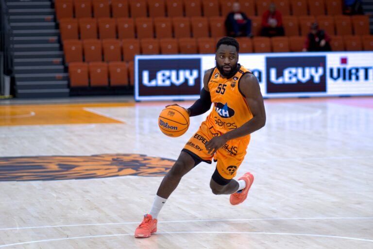 Fiifi Aidoo Bisons Loimaan takakentälle