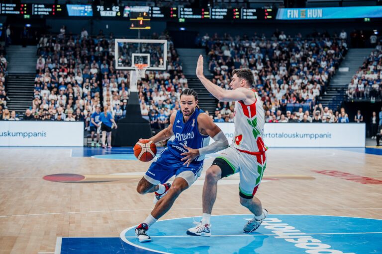 Susijengi tutulla miehistöllä Ranskaa vastaan, Ranska vahvistuu Franciscolla ja Noualla