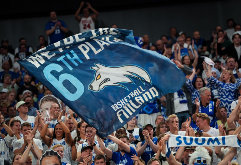 Susijengi kohtaa Islannin Espoossa, Susiladies emännöi kotiturnausta Helsingissä elokuussa