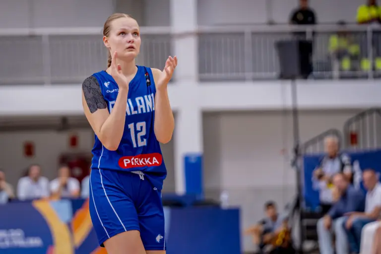 Suomen 18-vuotiaat tytöt kaatoivat Espanjan