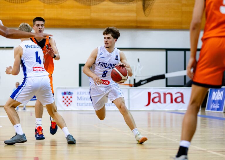 Suomen 18-vuotiaat pojat taipuivat Hollannille – taistelu jatkopaikasta jatkuu