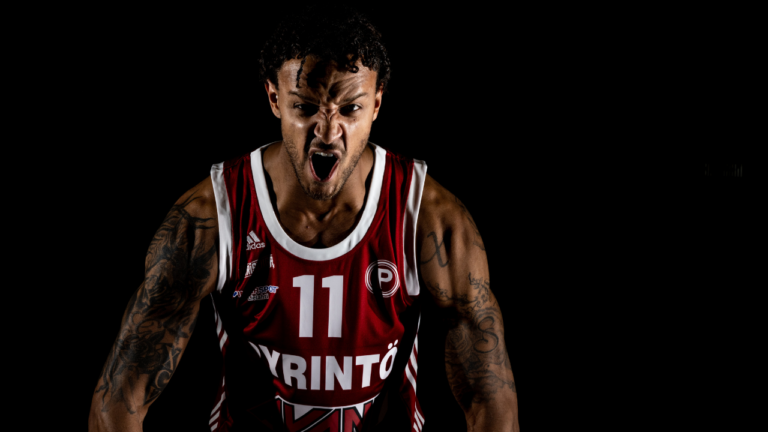 Shawn Hopkins palaa Pyrintöön