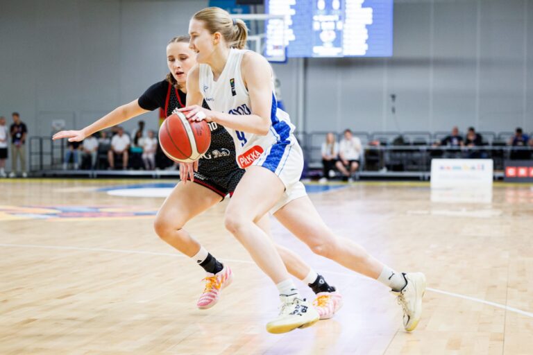 Suomen 18-vuotiaat tytöt päihittivät Saksan ja etenivät EM-kisojen kahdeksan parhaan joukkoon