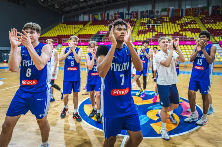 Suomen 16-vuotiaat pojat voitti Norjan – tiistaina pelataan lohkovoitosta