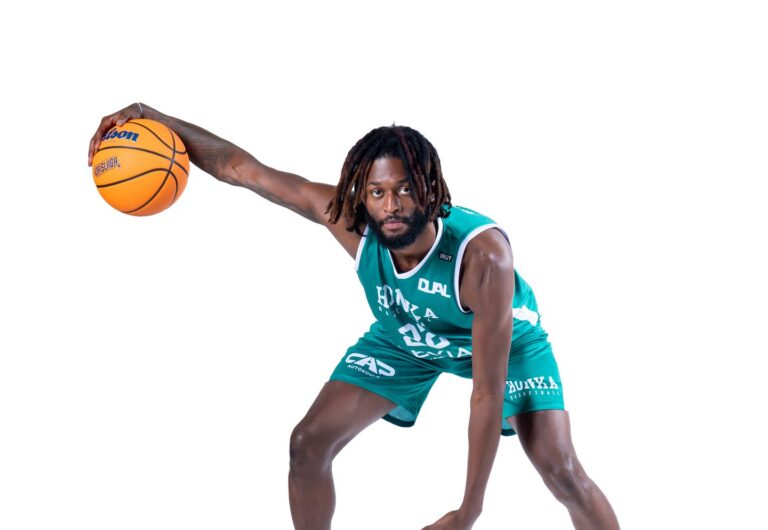 Korisliiga-kauden kuuma avausilta: Faulkner ratkaisi Hongalle voiton summerin soidessa, Kataja ryöpytti korisadetta kotikentällä
