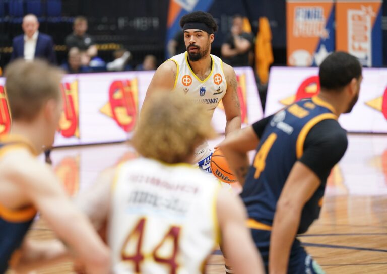 Bisons Loimaan Javion Ogunyemi on innoissaan uudesta joukkueesta – Korisliiga veti pelaajaa puoleensa jo kolmannen kerran